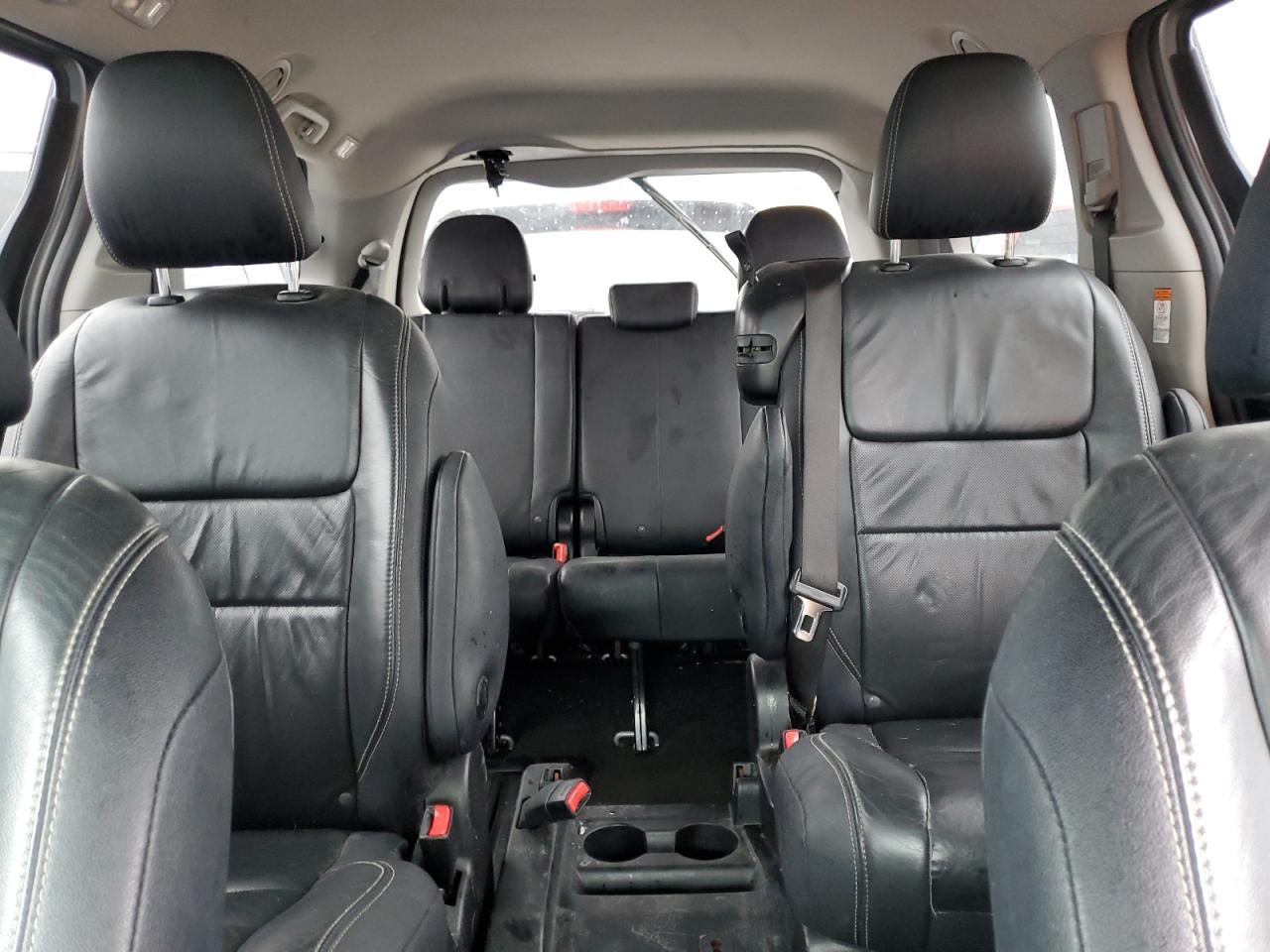 2016 Toyota Sienna - Image 10