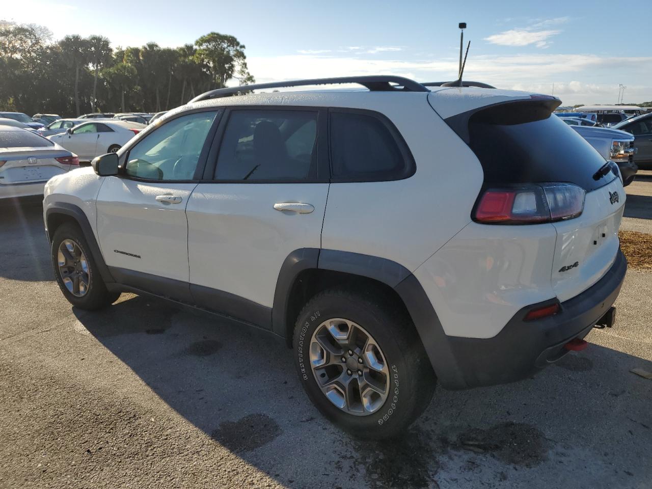 2019 Jeep Cherokee - Image 2
