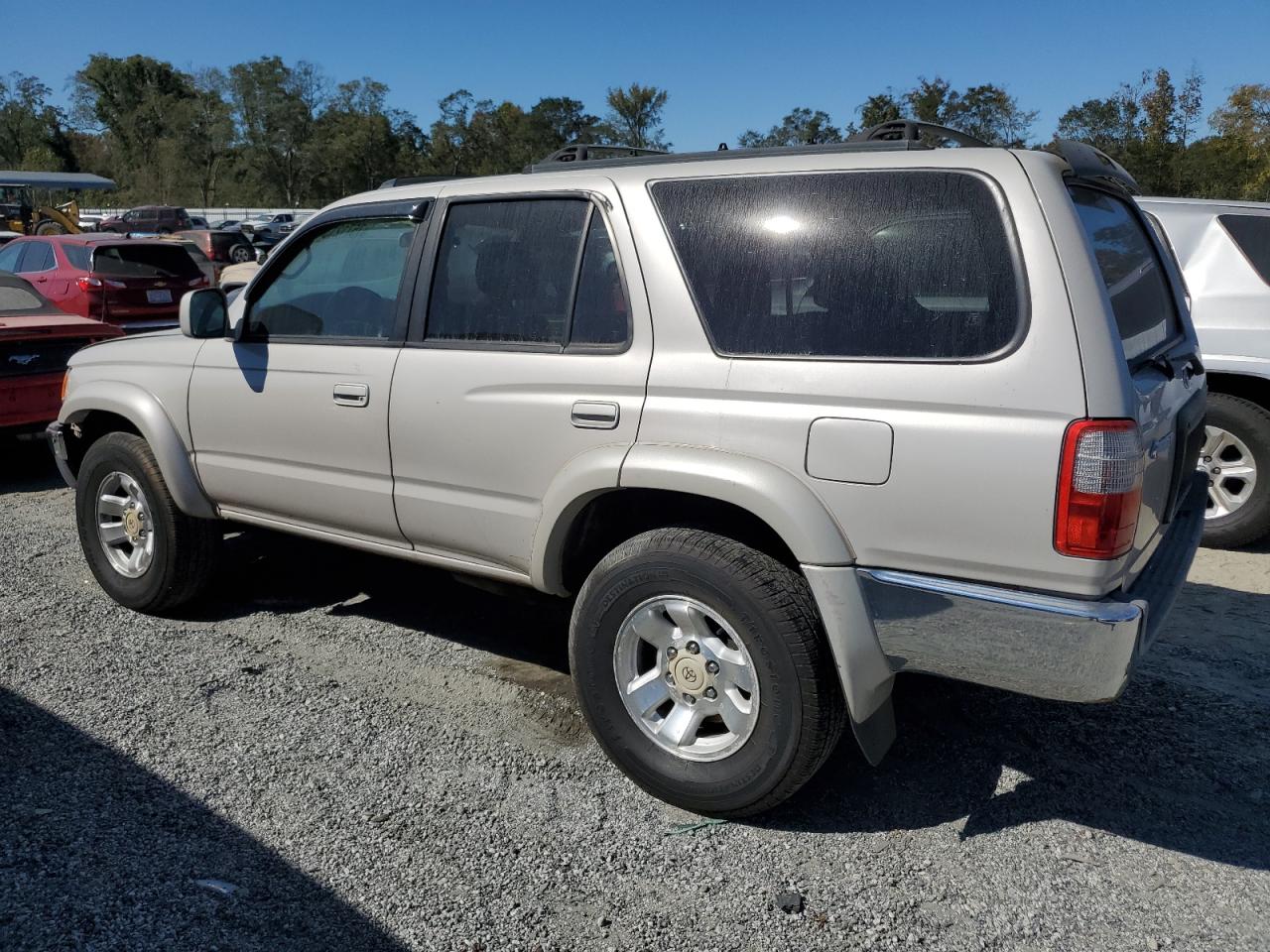 2000 Toyota 4Runner - Image 2