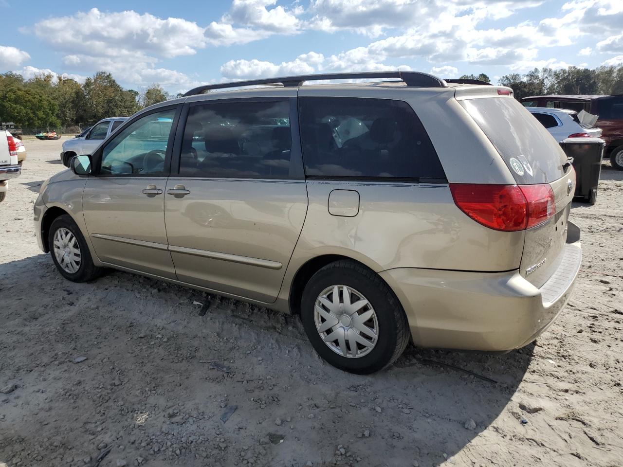2008 Toyota Sienna - Image 2
