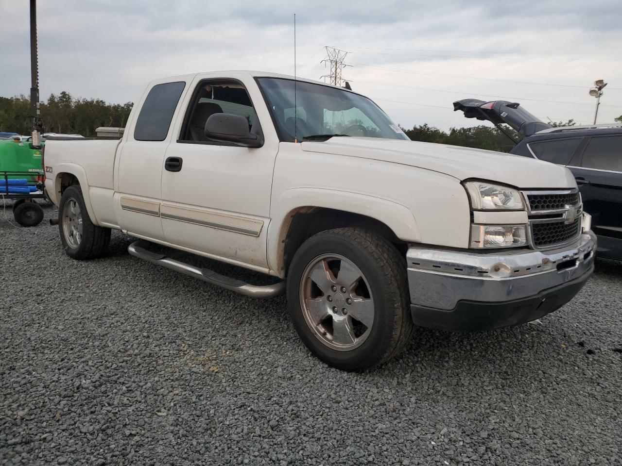 2006 Chevrolet Silverado - Image 4
