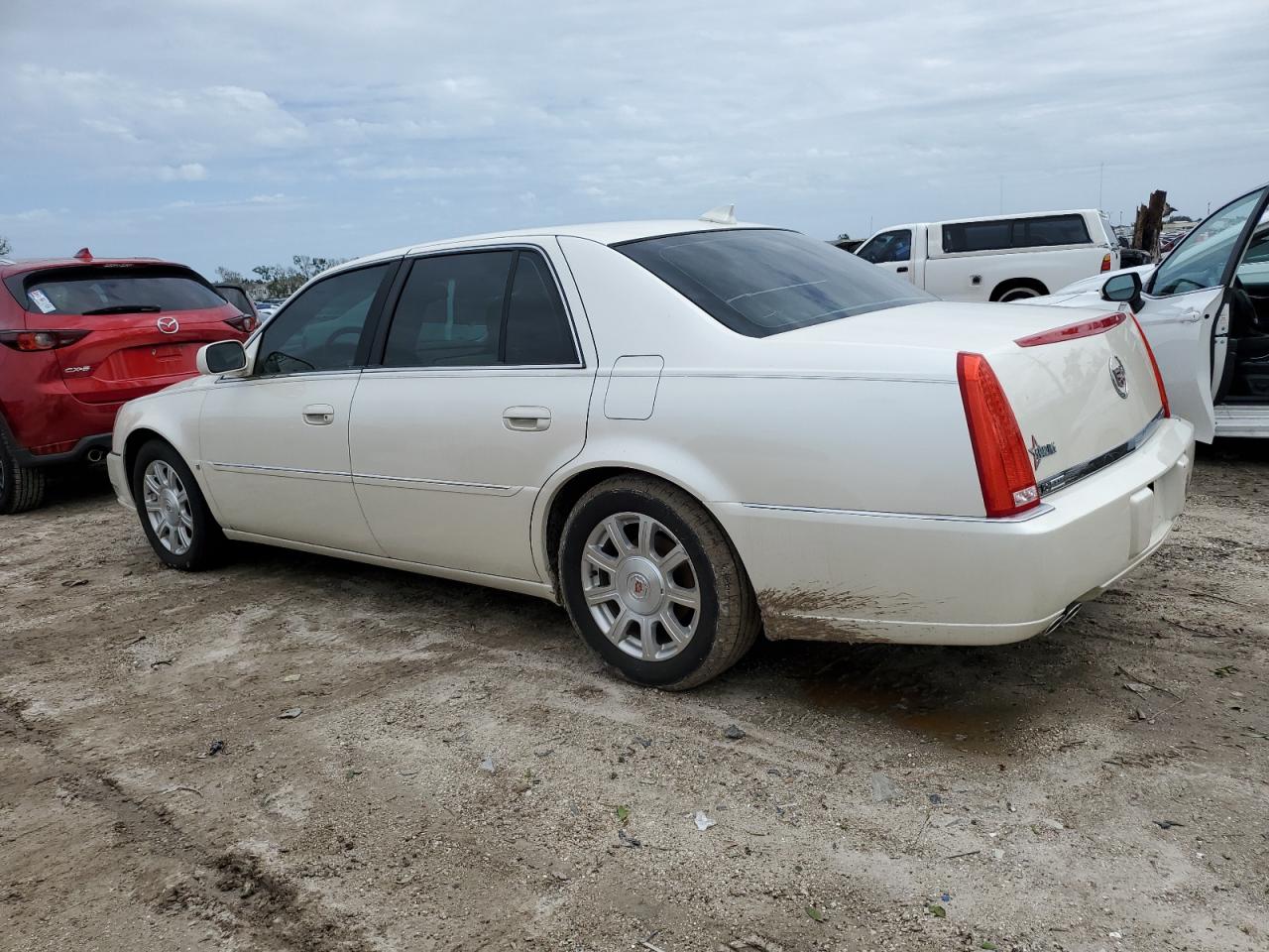 2009 Cadillac DTS - Image 2