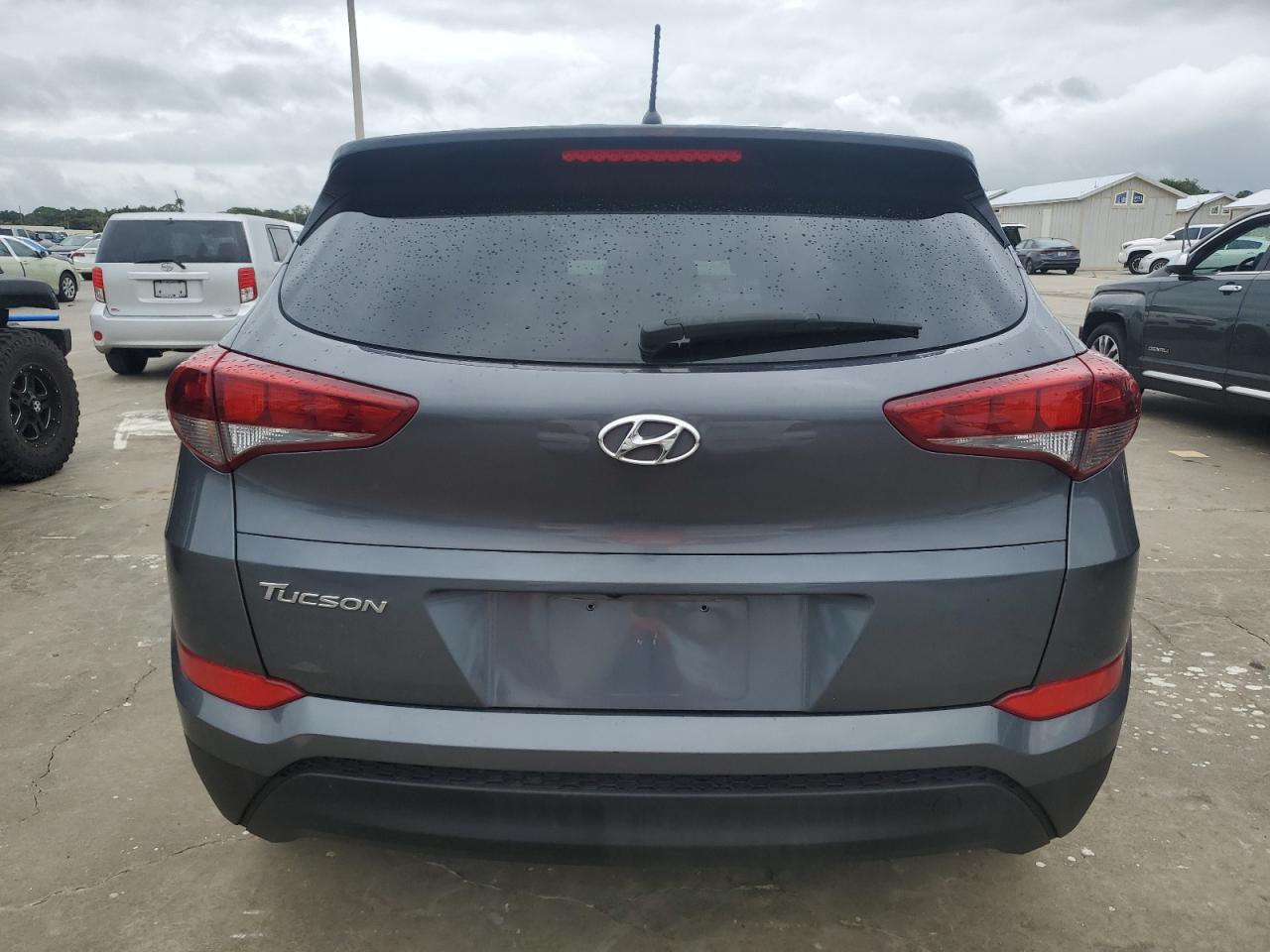 KM8J23A49JU786162 2018 Hyundai Tucson Se