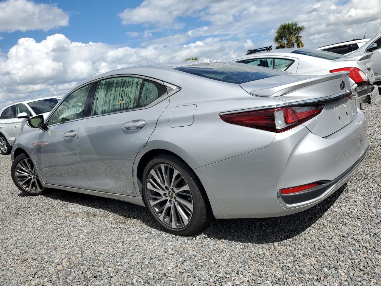 JTHB21B14K2045124 2019 LEXUS ES - Image 2