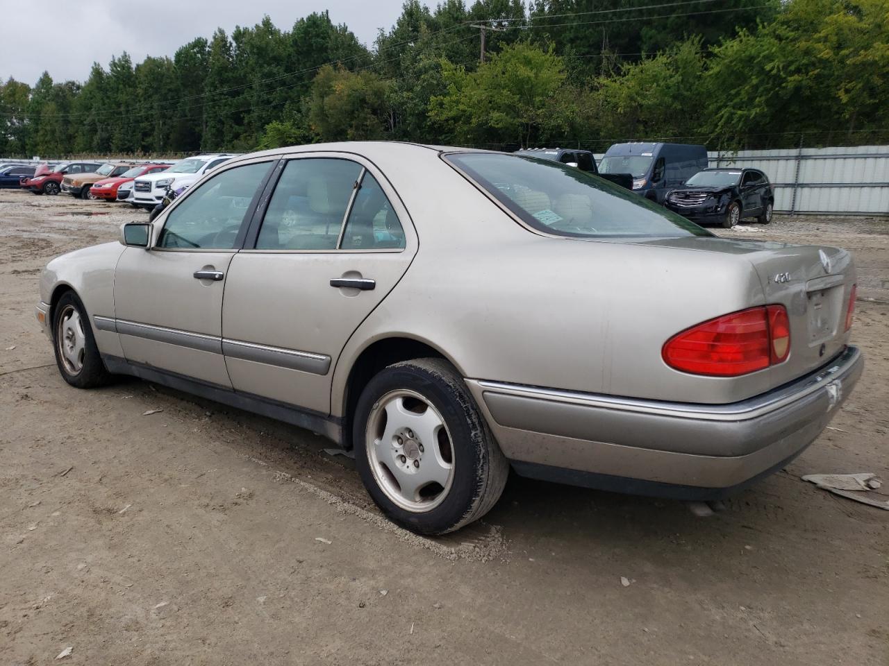 1997 Mercedes-Benz E 420 beige null gas WDBJF72F0VA114285 photo #3