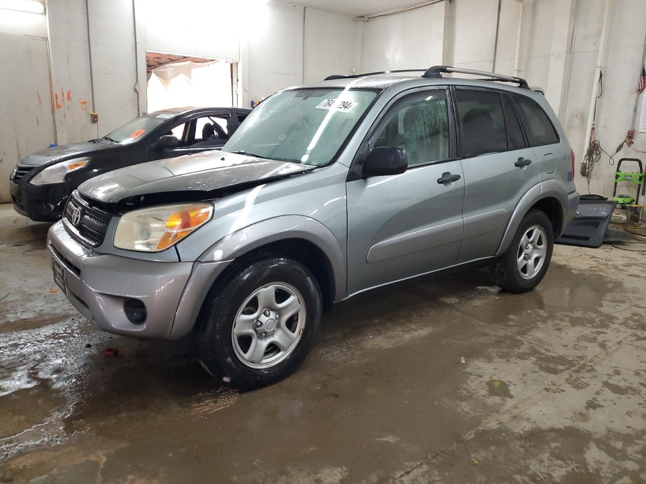 2004 Toyota RAV 4 - Image 1