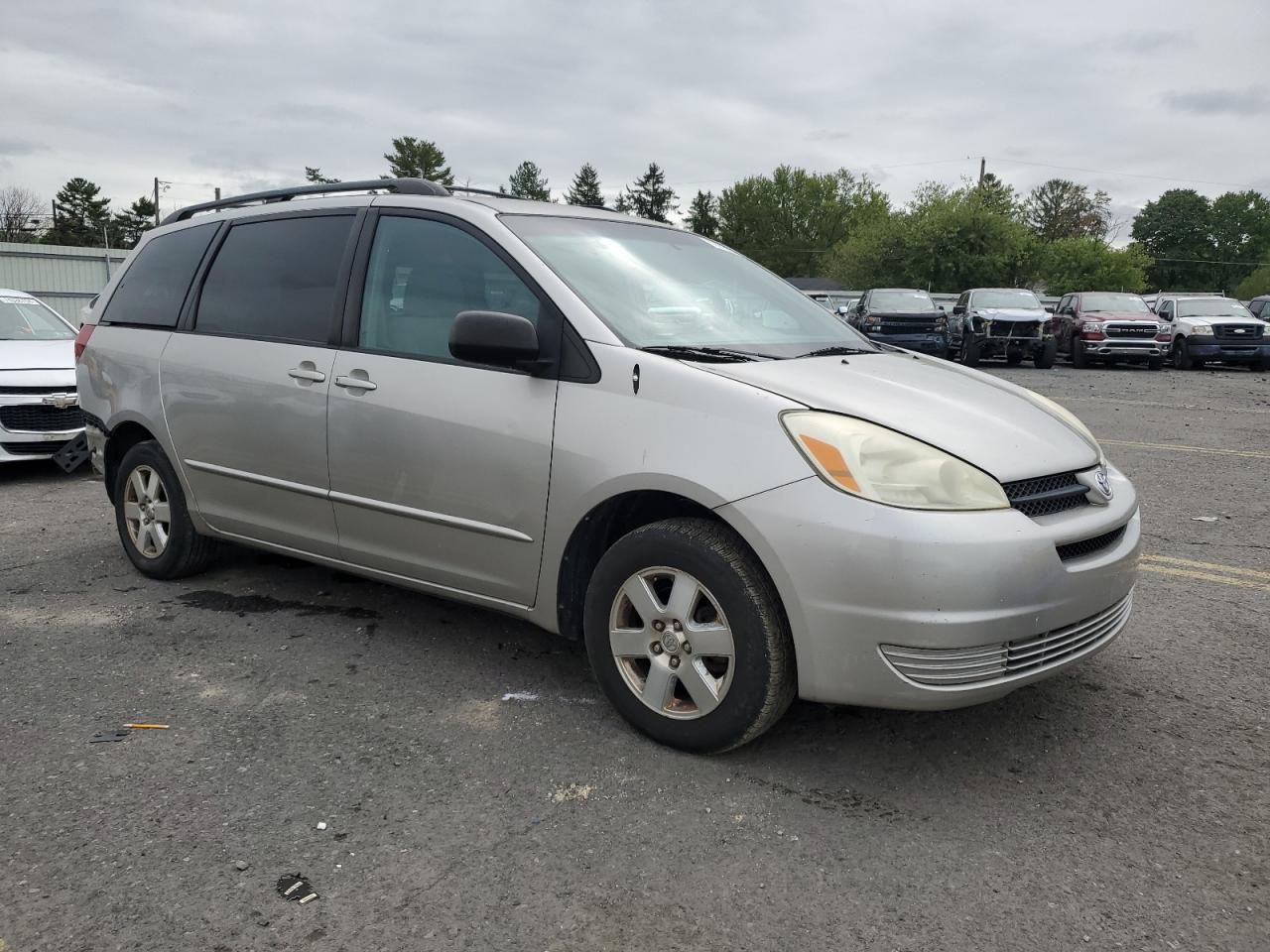 2004 Toyota Sienna - Image 4