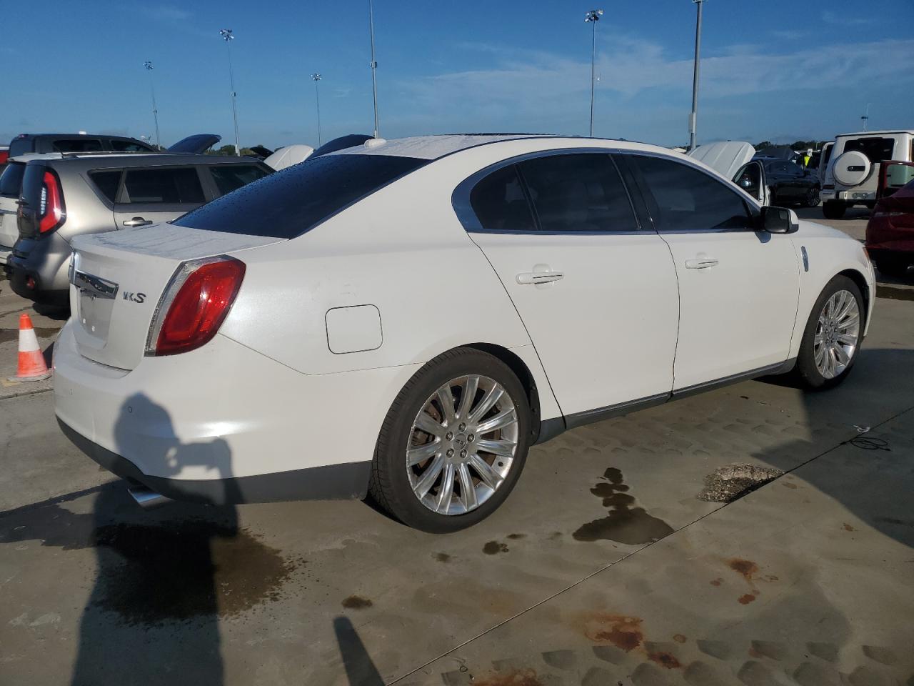 2010 Lincoln MKS - Image 3
