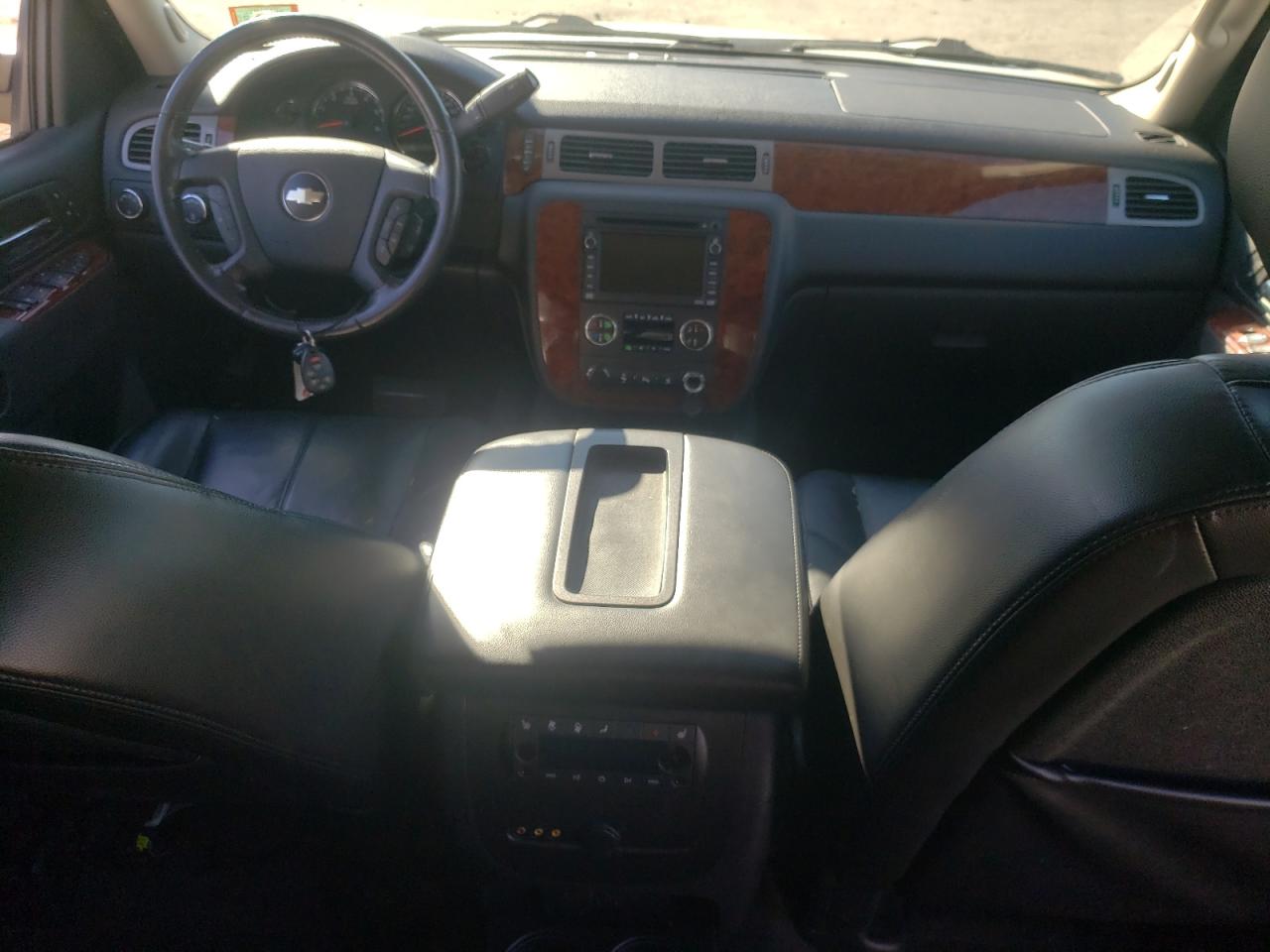 1GNUKJE35AR167608 2010 Chevrolet Suburban K1500 Lt