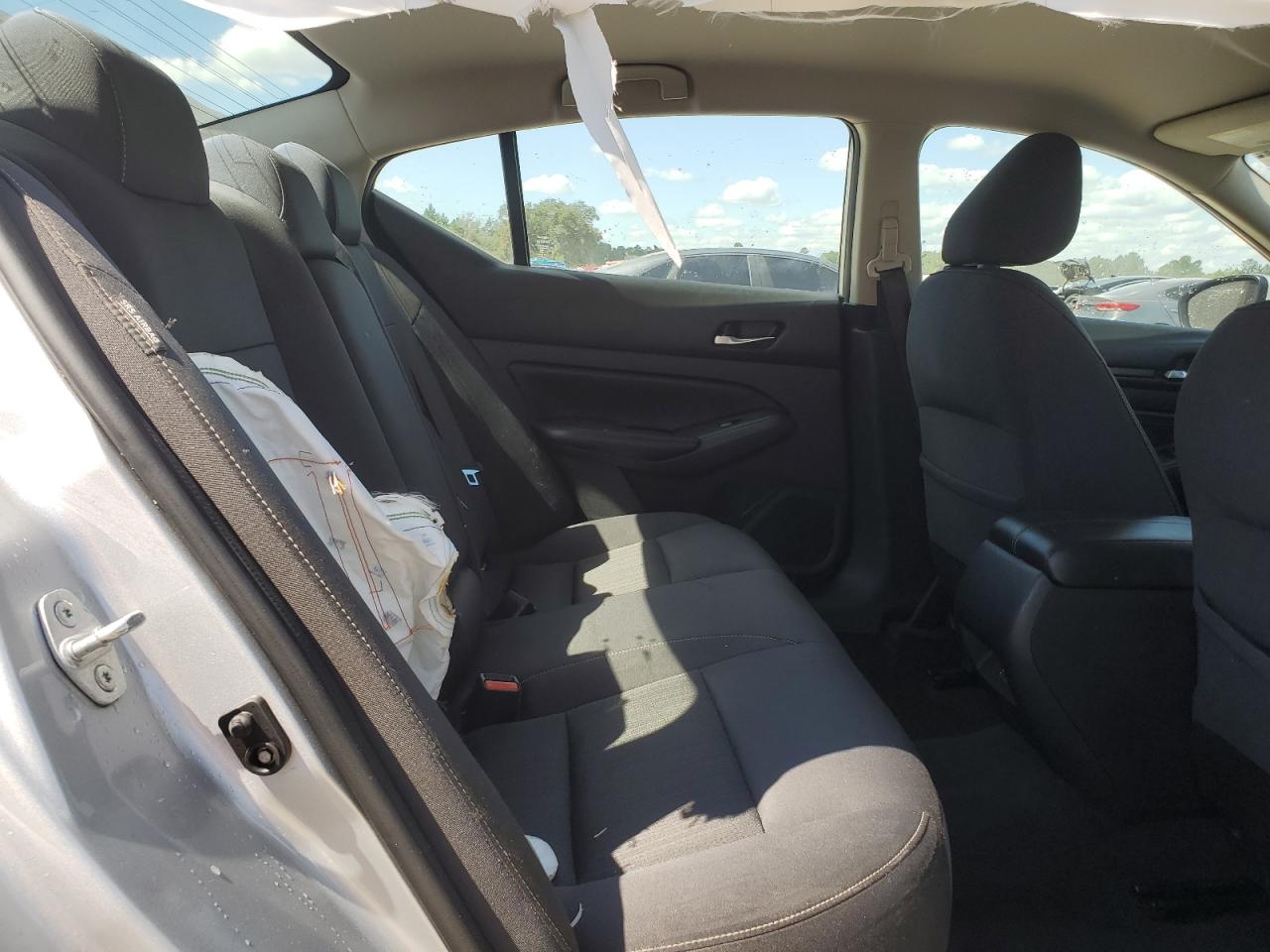 2019 Nissan Altima - Image 10