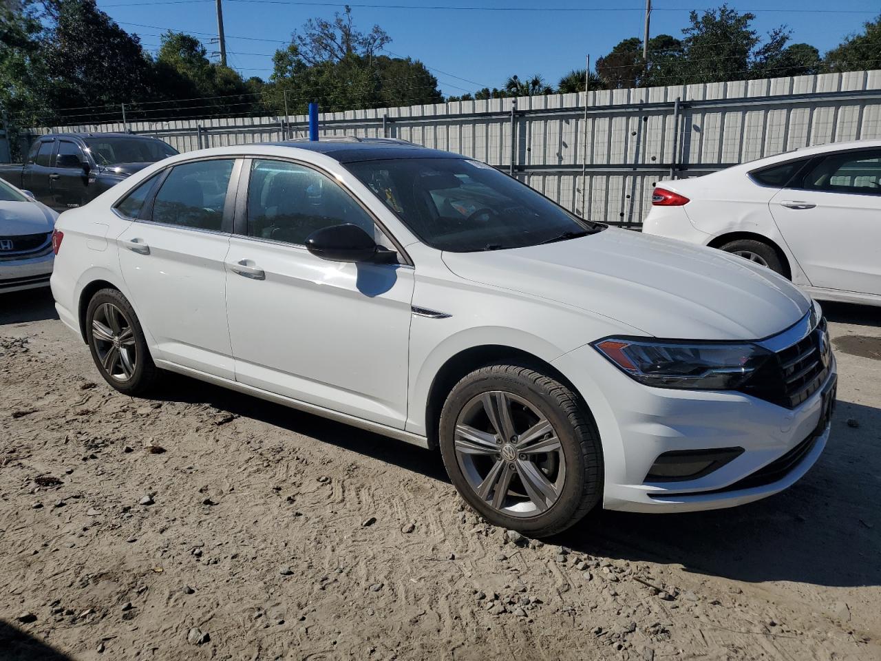 2019 Volkswagen Jetta - Image 4