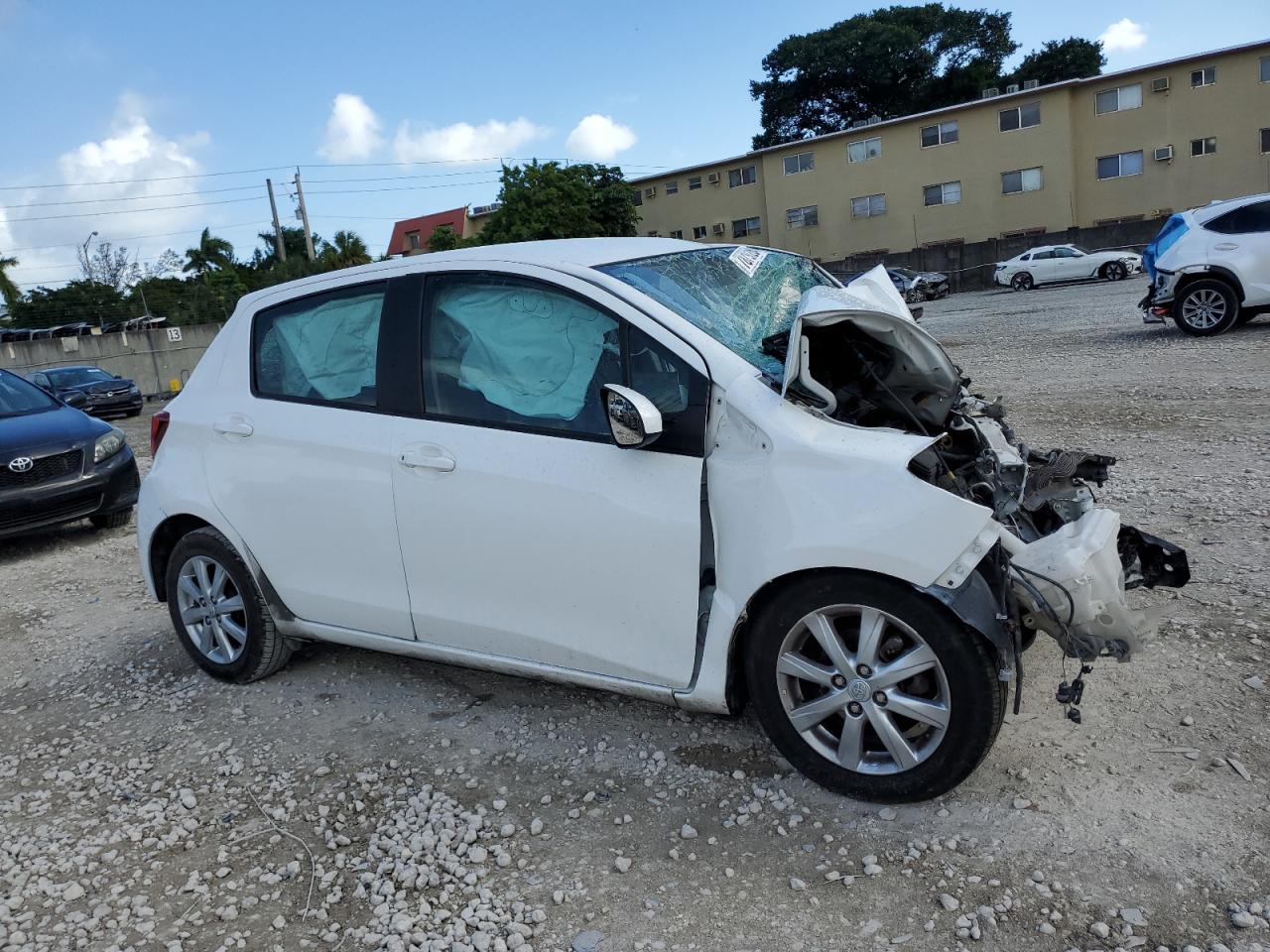 VIN VNKKTUD34GA065697 2016 TOYOTA YARIS no.4