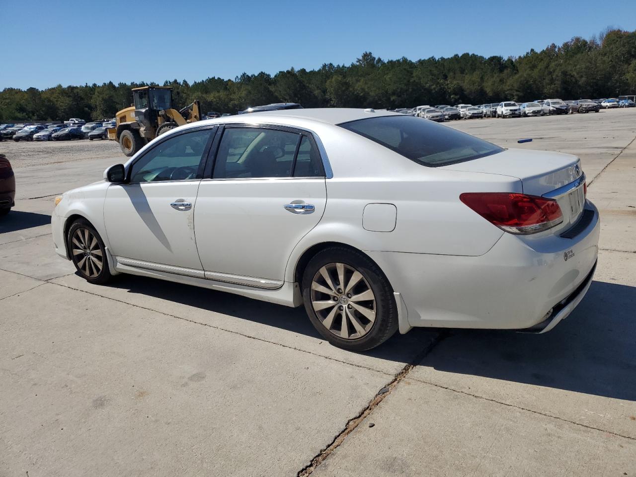 2012 Toyota Avalon - Image 2