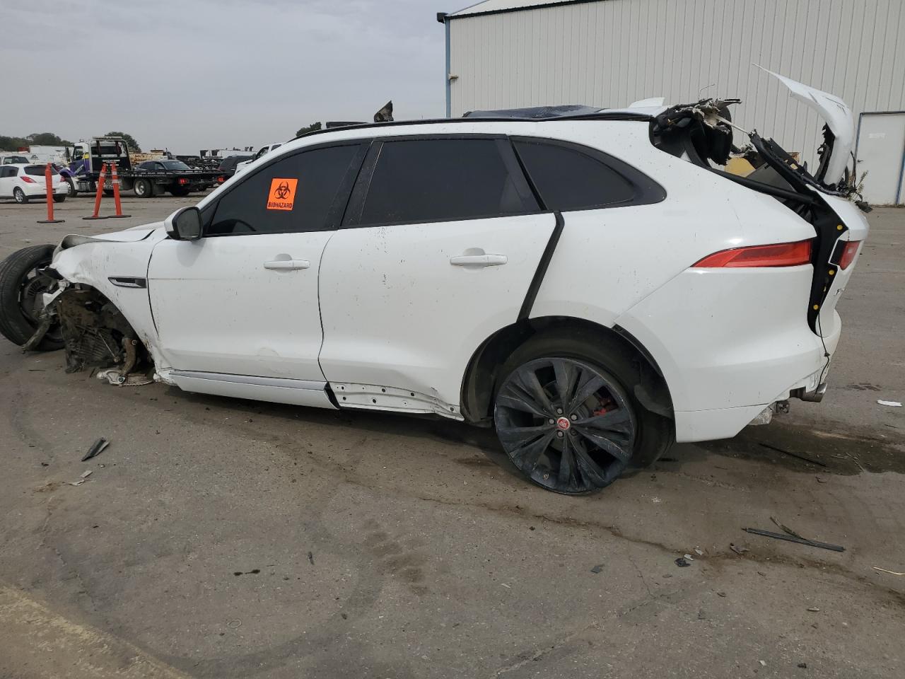 VIN SADCM2FV1JA280009 2018 JAGUAR F-PACE no.2