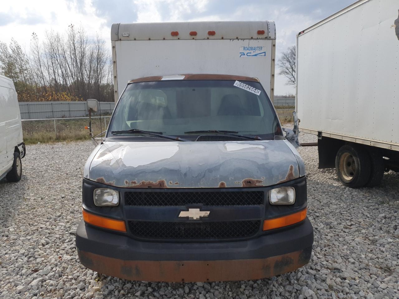 2003 Chevrolet Express - Image 5