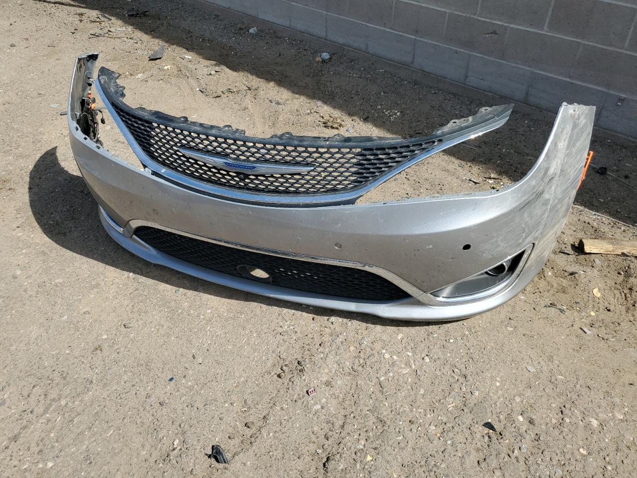 2018 Chrysler Pacifica - Image 15