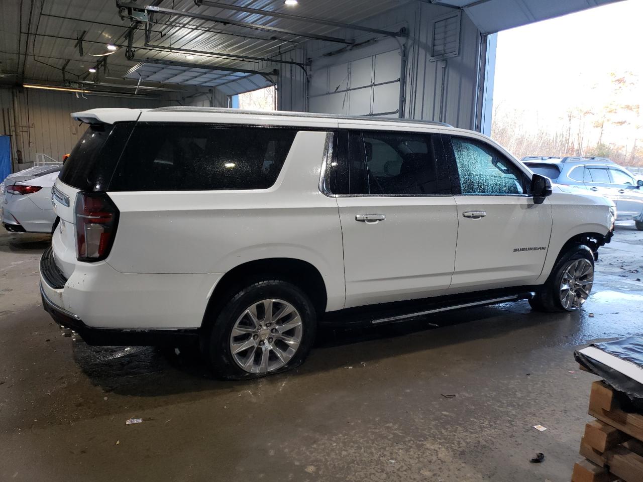 2023 Chevrolet Suburban - Image 3