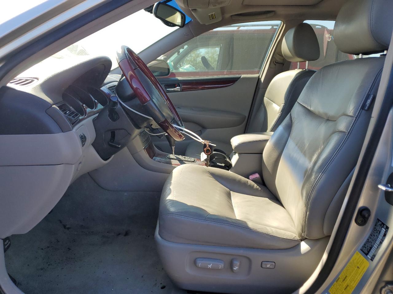 2004 Lexus ES - Image 7