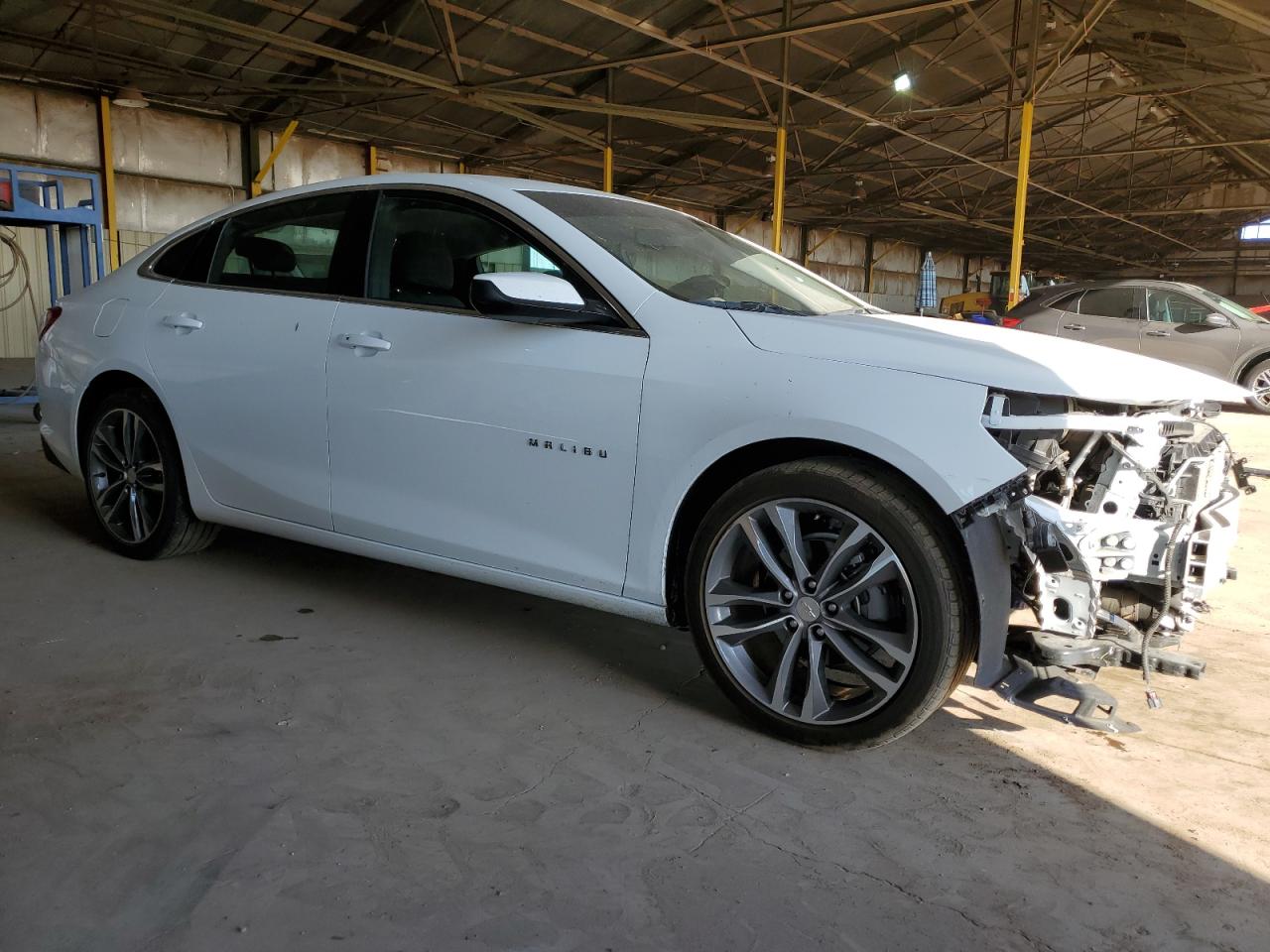 2022 Chevrolet Malibu - Image 4