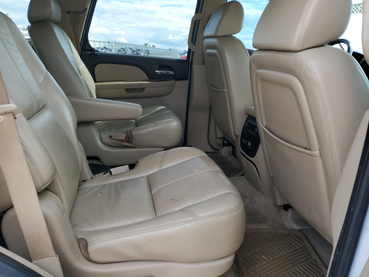 2007 Chevrolet Tahoe - Image 12