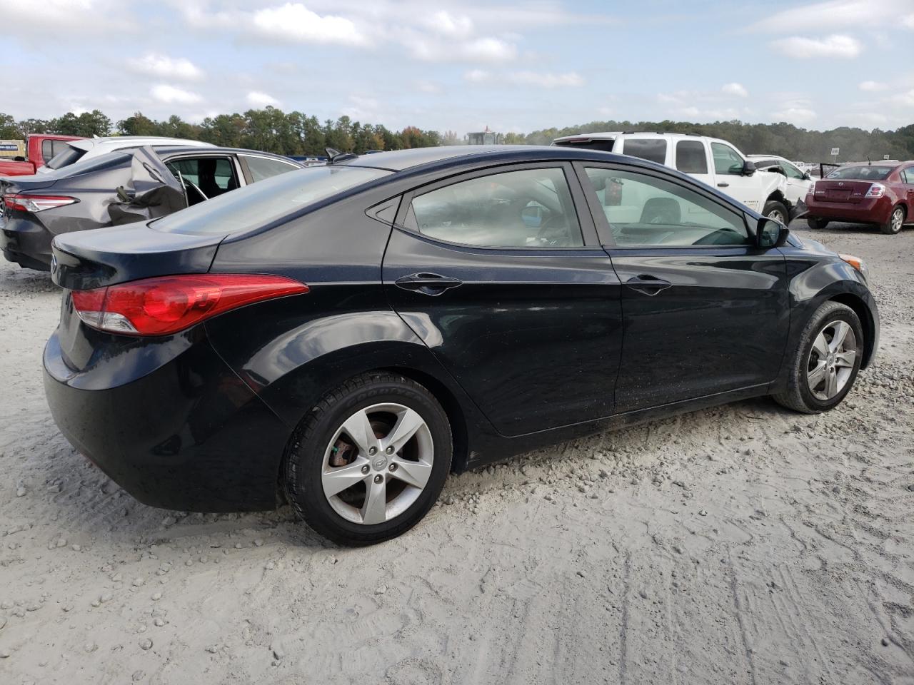 2013 Hyundai Elantra - Image 3