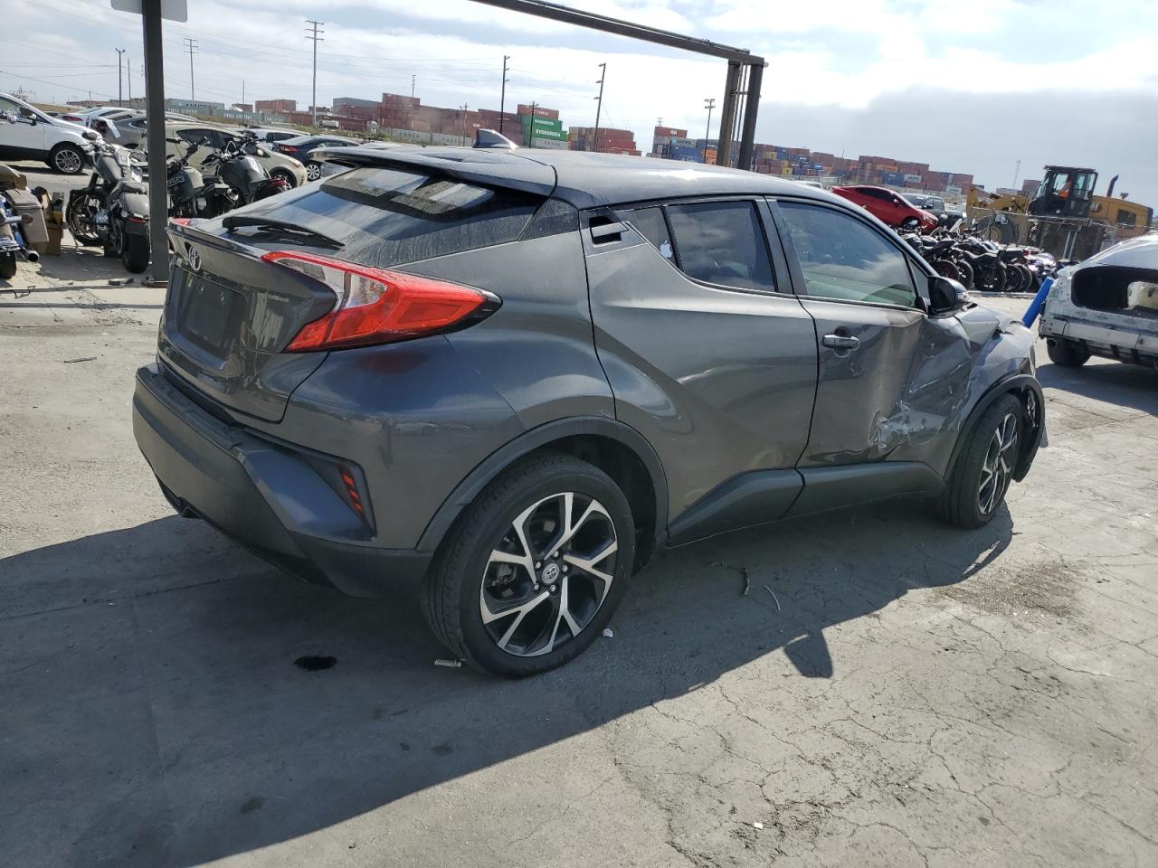 VIN NMTKHMBX8JR043145 2018 TOYOTA C-HR no.3