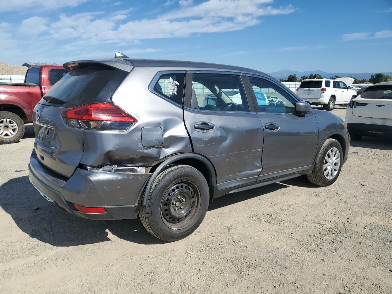 2017 Nissan Rogue - Image 3
