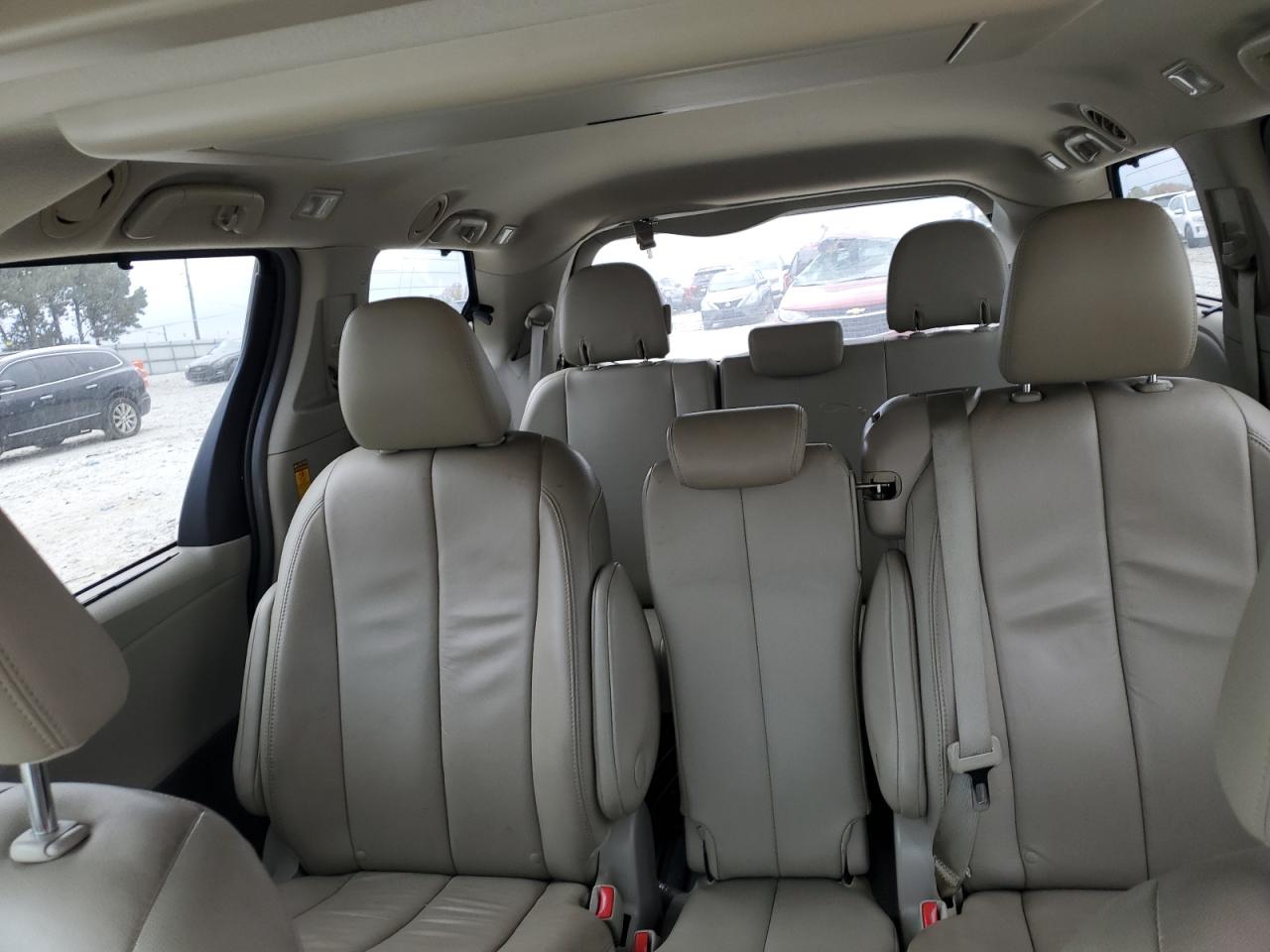 2014 Toyota Sienna - Image 10