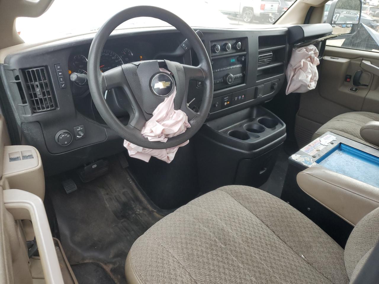 1GCWGAFP8K1357049 2019 Chevrolet Express G2500