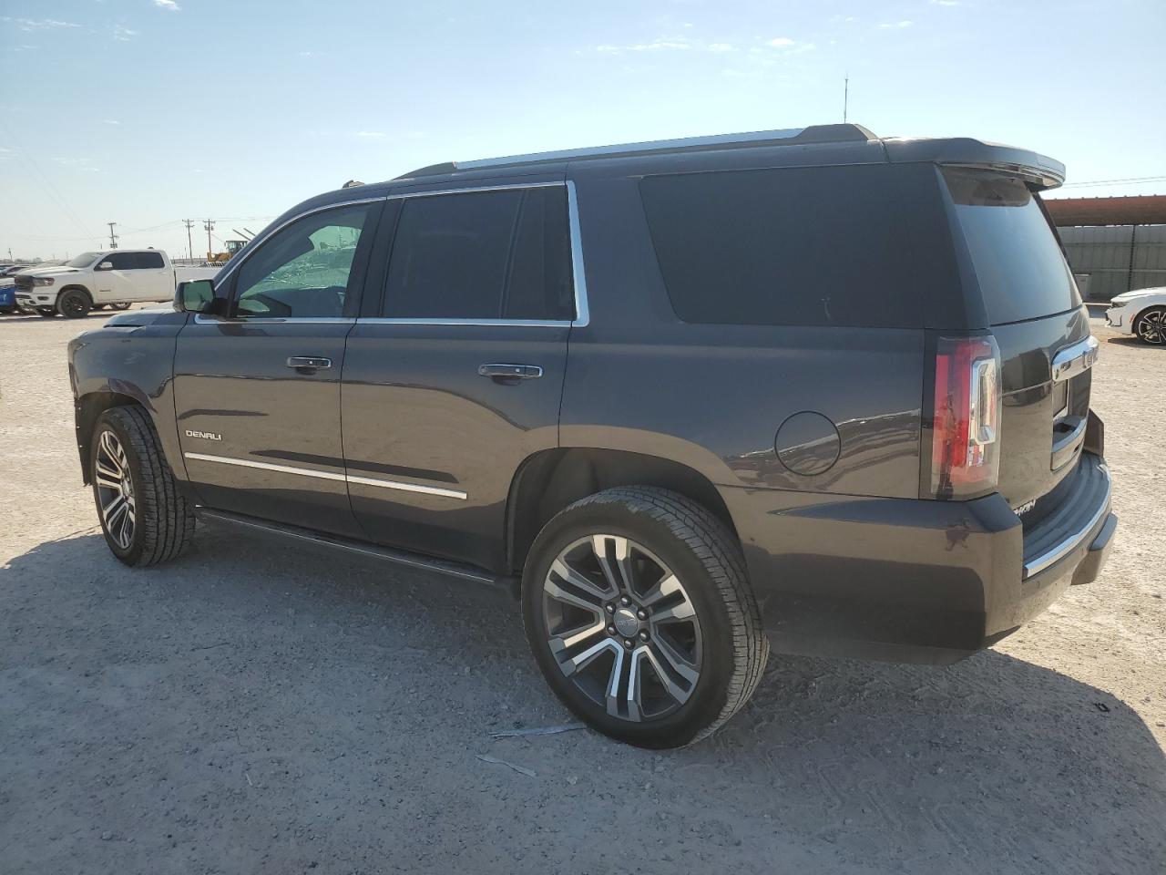 2018 GMC Yukon - Image 2
