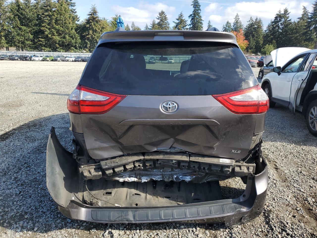 2015 Toyota Sienna Xle VIN: 5TDYK3DCXFS601392 Lot: 75644454