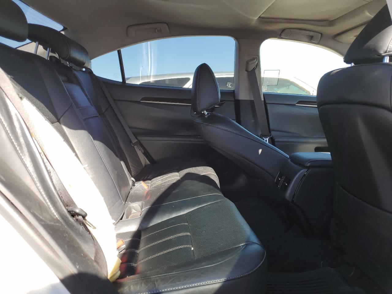 2016 Lexus ES - Image 10