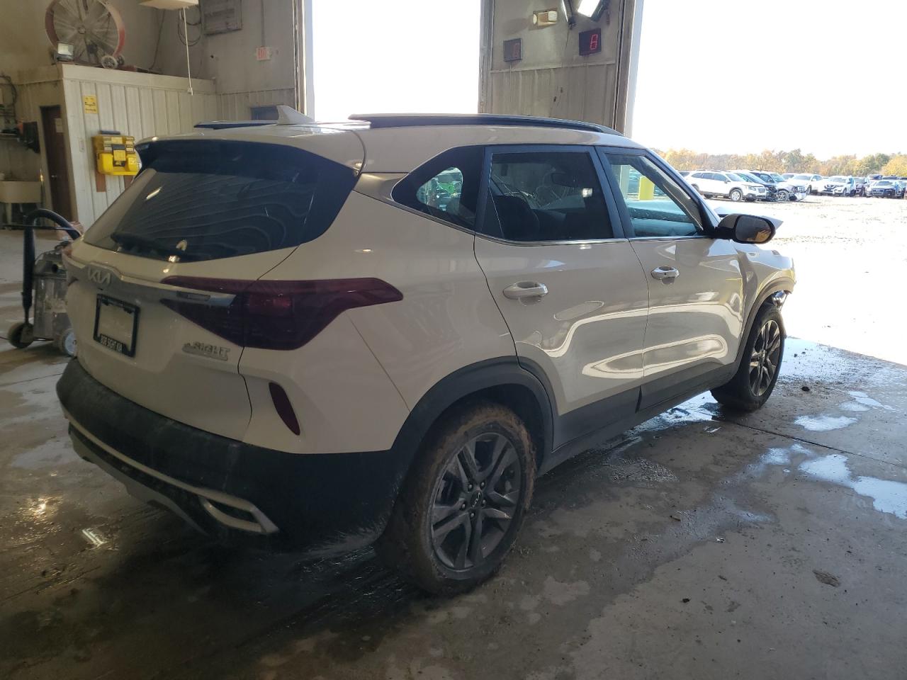 2023 Kia Seltos - Image 3
