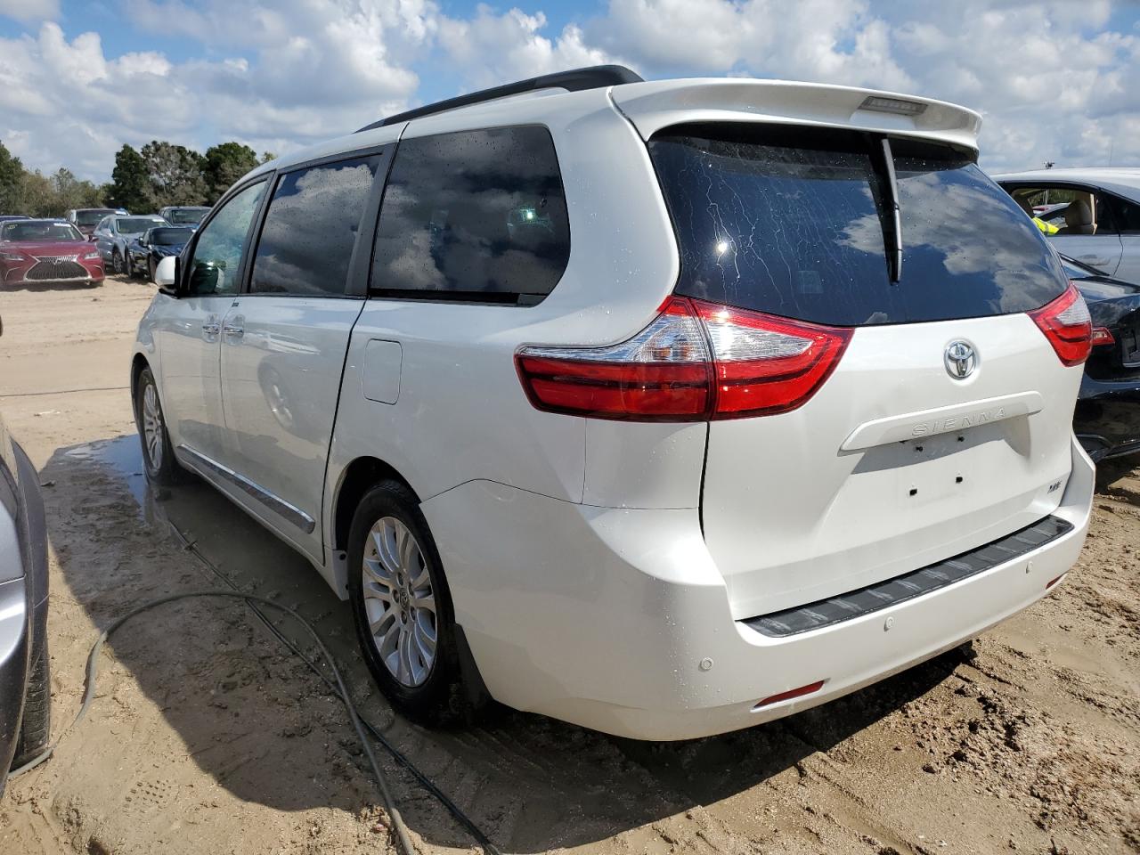 5TDYK3DC4FS647039 2015 Toyota Sienna Xle