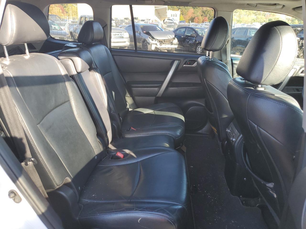 2012 Toyota Highlander - Image 11