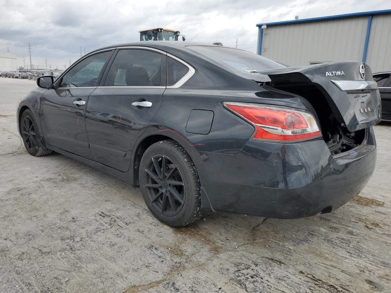2015 Nissan Altima - Image 2