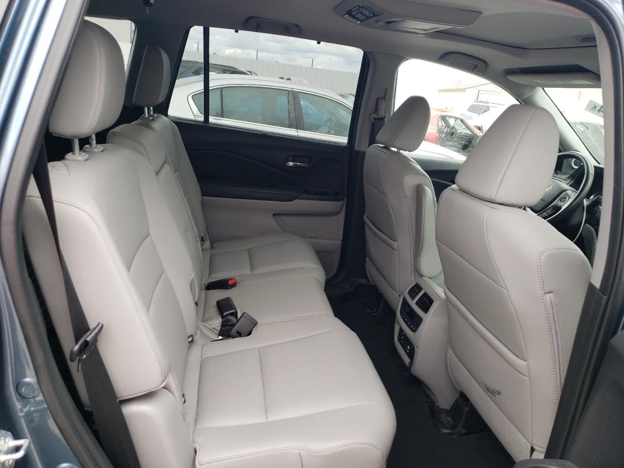 2016 Honda Pilot - Image 11