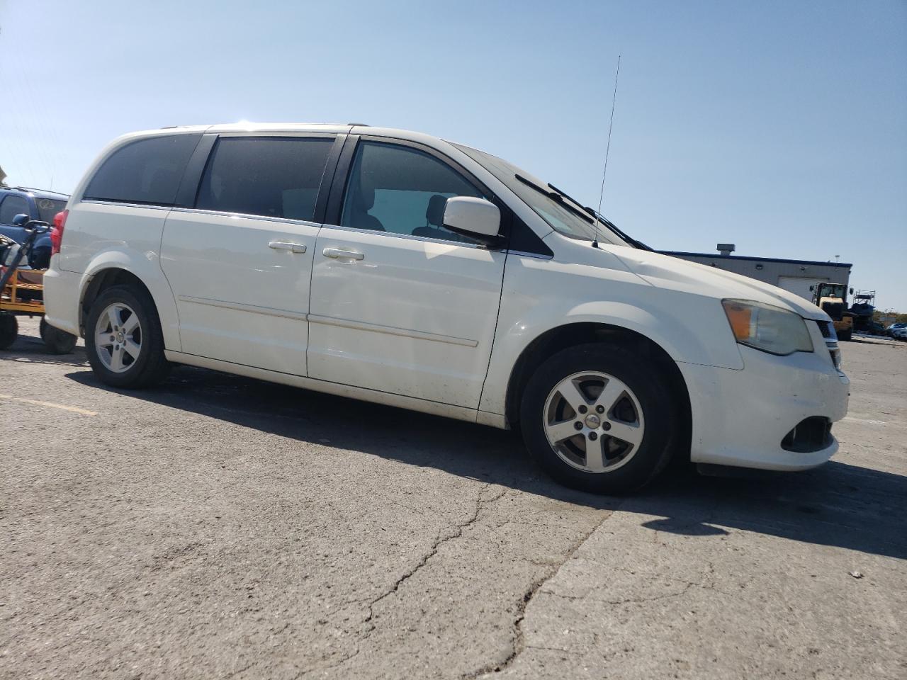 2011 Dodge Caravan - Image 4