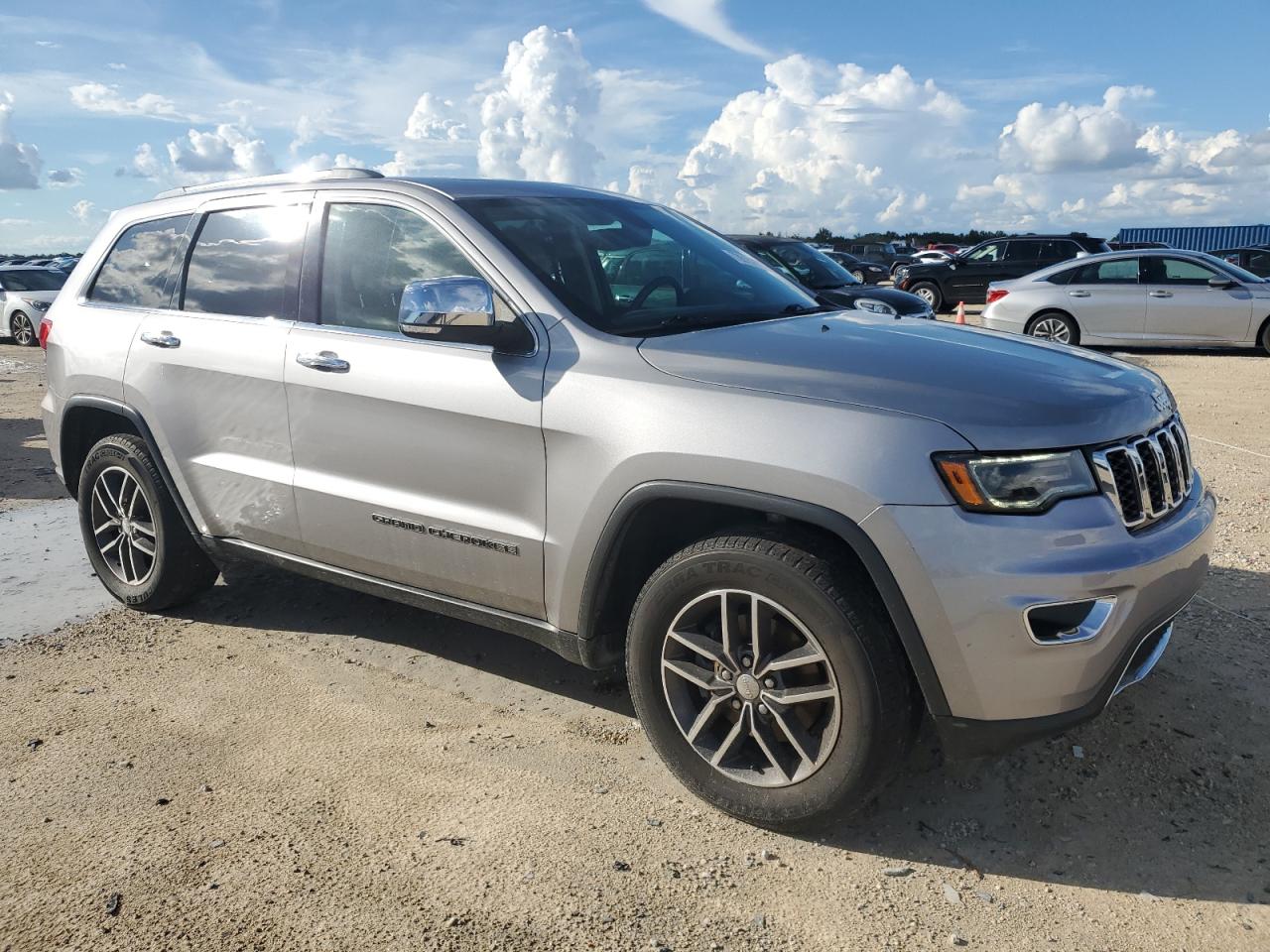 2017 Jeep Grand Cherokee - Image 4