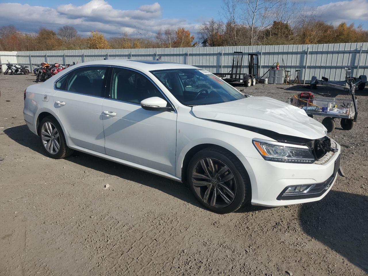 2018 Volkswagen Passat - Image 4