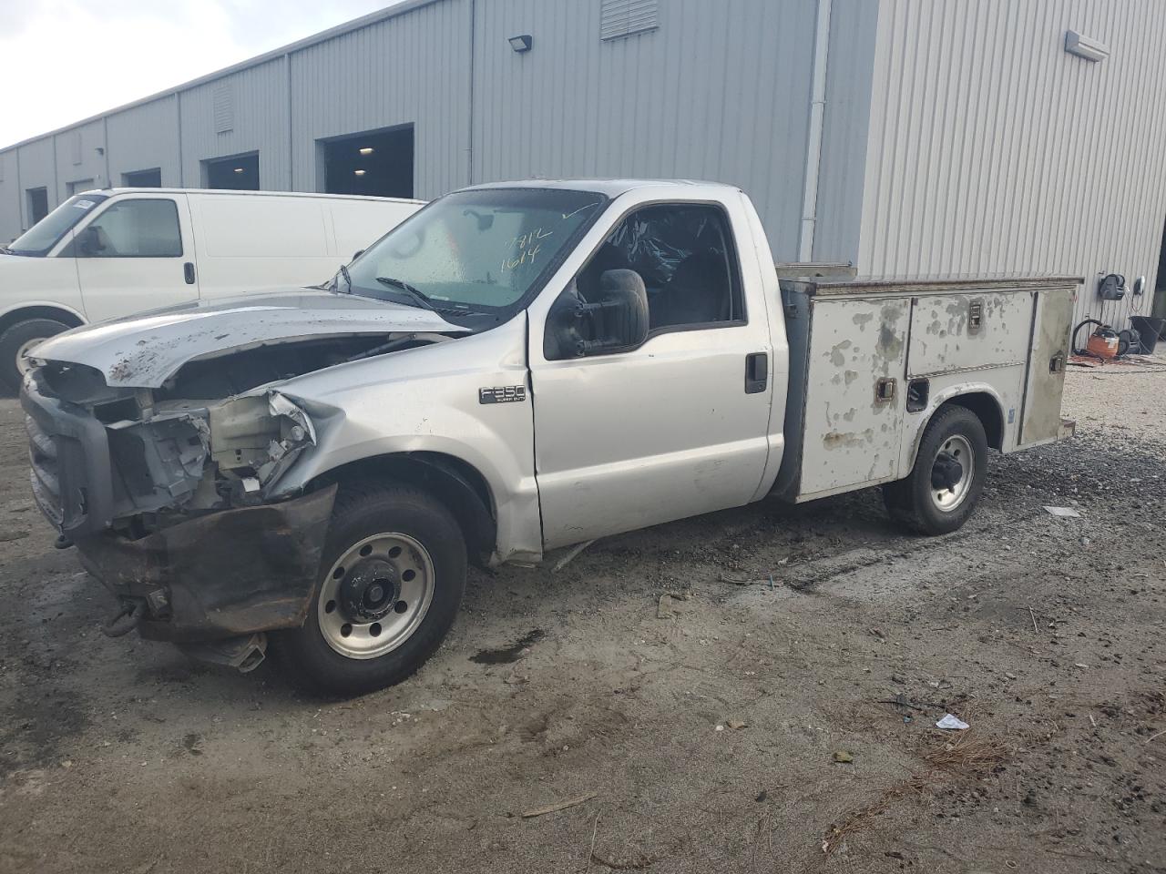 2001 Ford F350 Srw Super Duty იყიდება Jacksonville-ში, FL - Front End