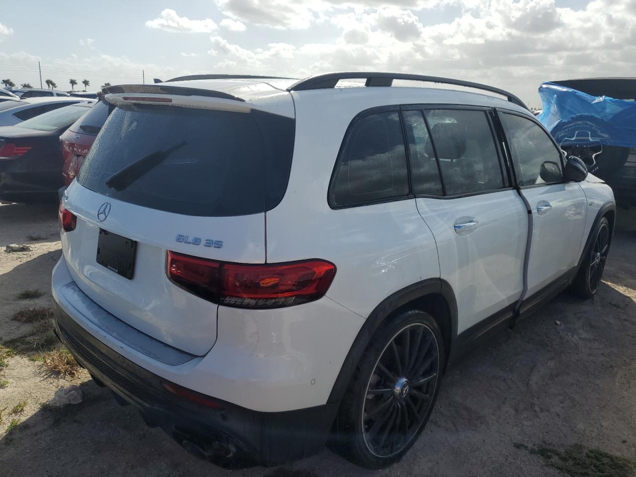 2022 Mercedes-Benz GLB - Image 3