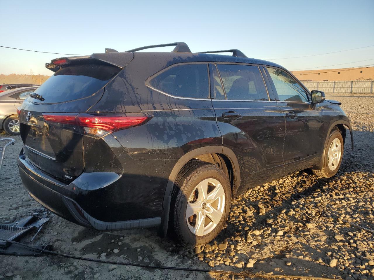 2022 Toyota Highlander - Image 3