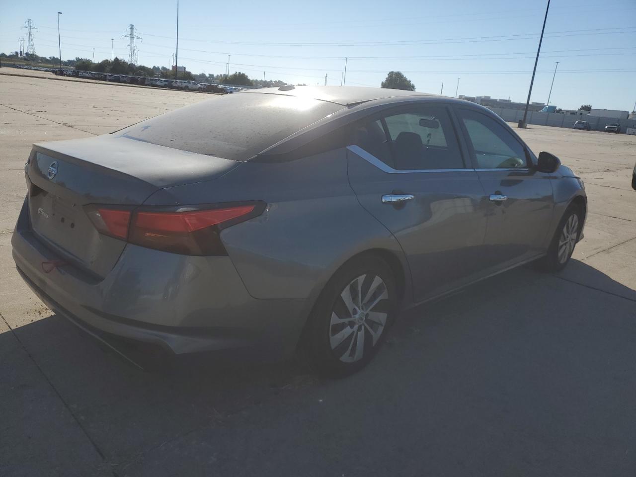 2020 Nissan Altima - Image 3