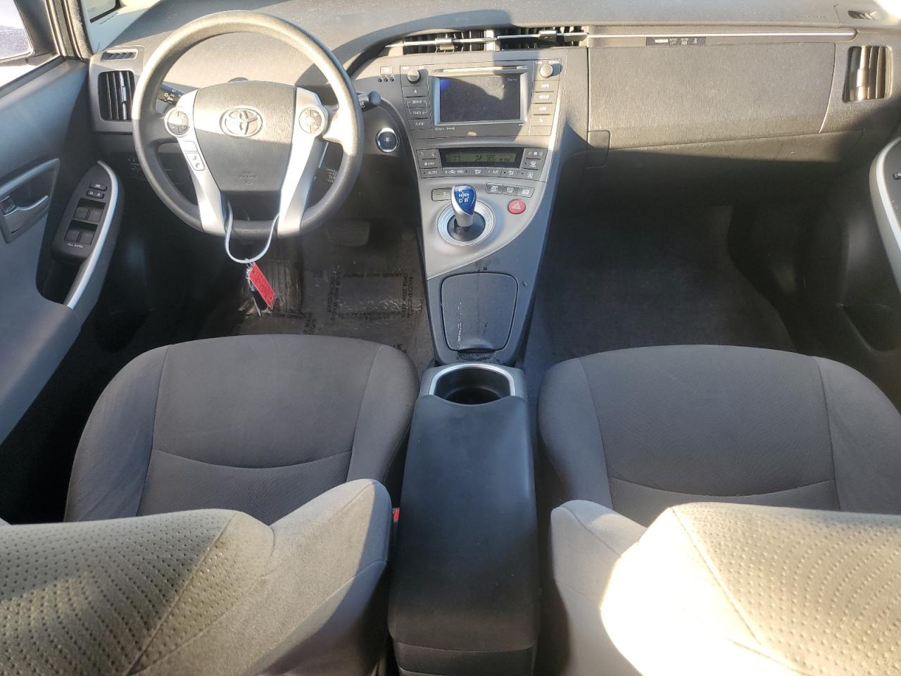 2015 Toyota Prius - Image 8