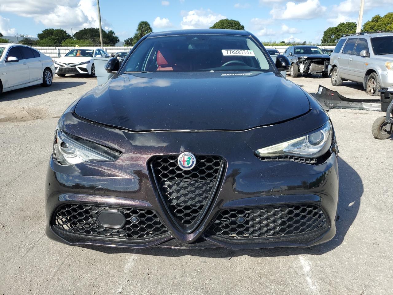 2018 Alfa Romeo Giulia - Image 5