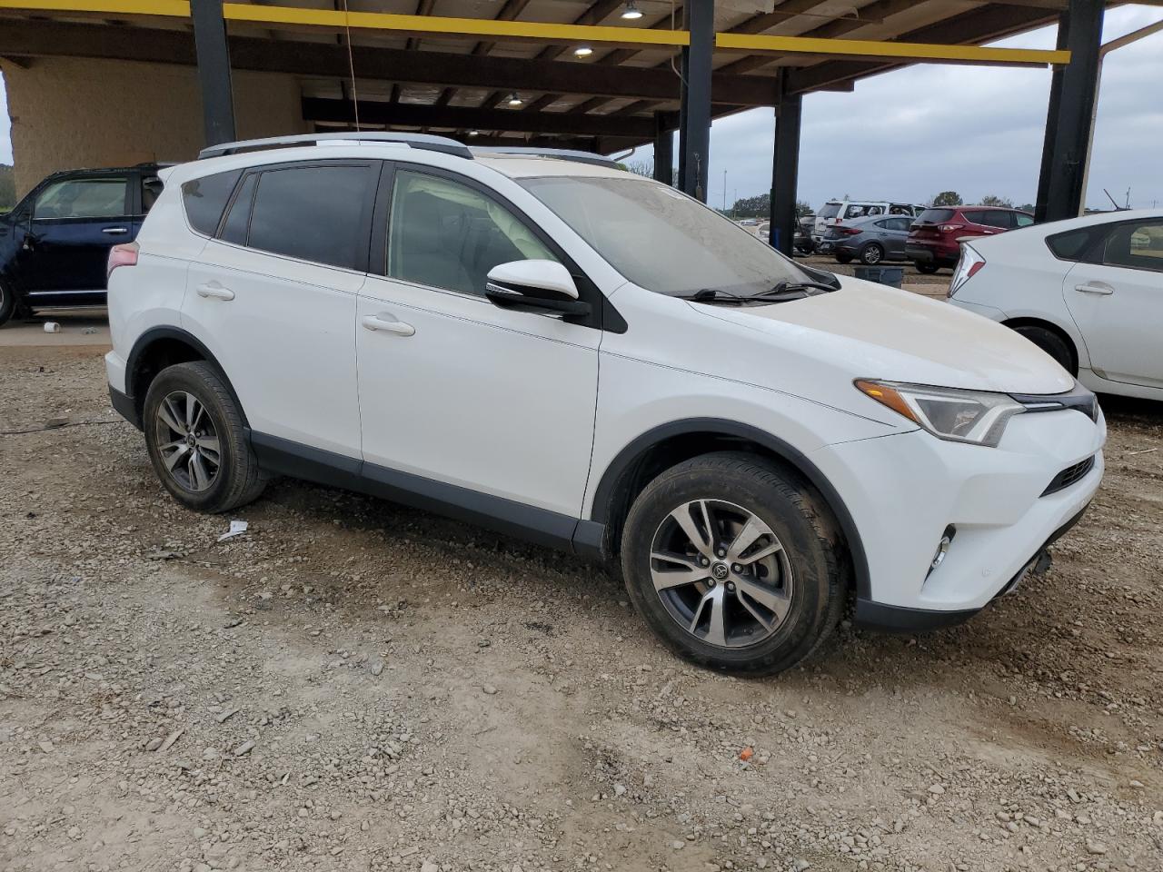 VIN JTMWFREV7JD122317 2018 TOYOTA RAV4 no.4