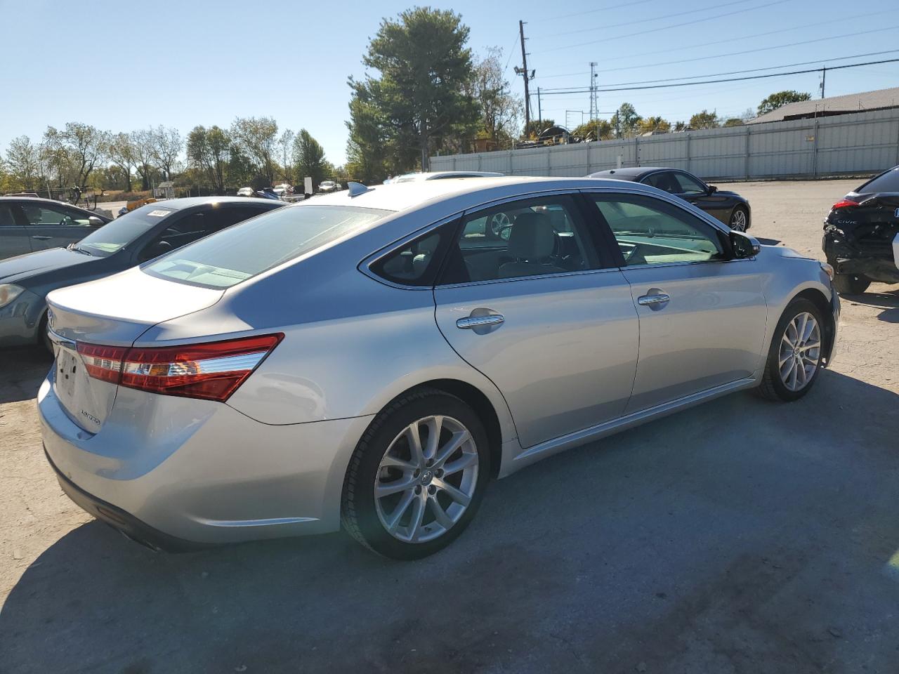 2013 Toyota Avalon - Image 3