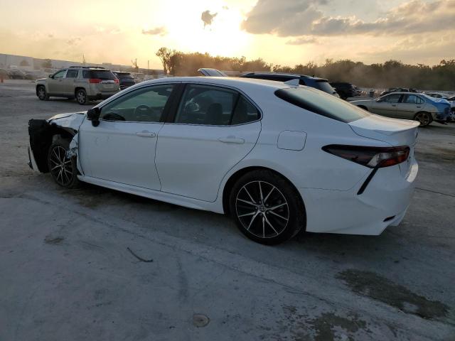 4T1G11AK1NU689379 Toyota Camry SE 2