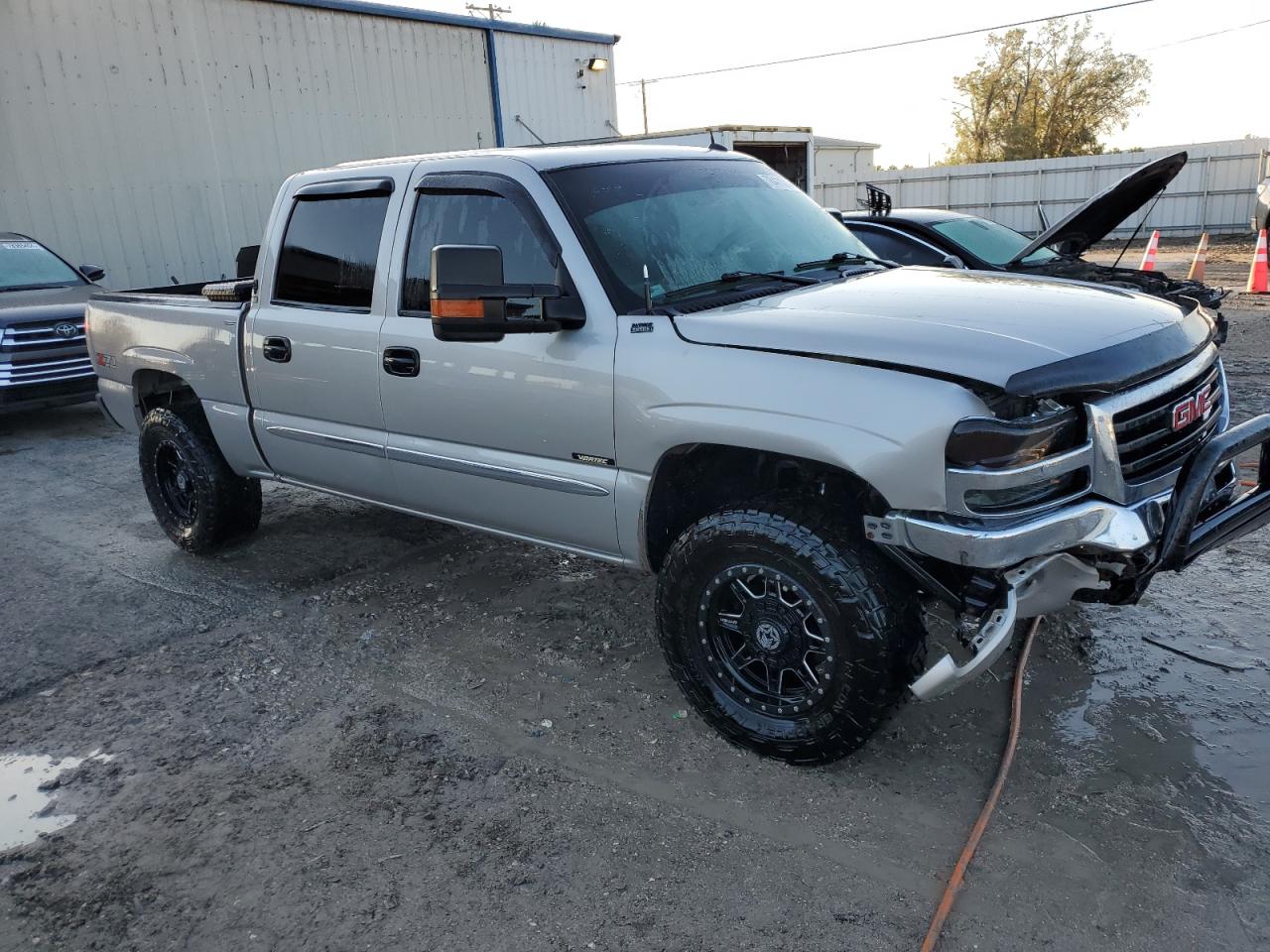 2004 GMC Sierra - Image 4